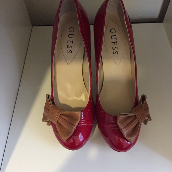 Guess Red Patent Heels with Leather Bow Size 6 - Picture 4 of 4